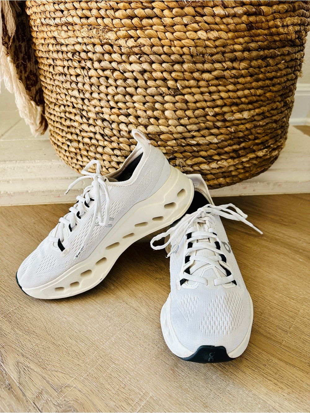 On Running  On Cloudsurfer Max All White CloudTec Phase Sneakers